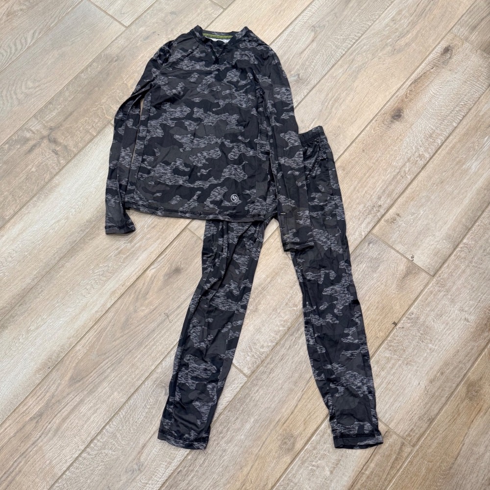 ClimateSmart Kids Gray Camo Base Layer Set Long Sleeve Top Leggings Small S